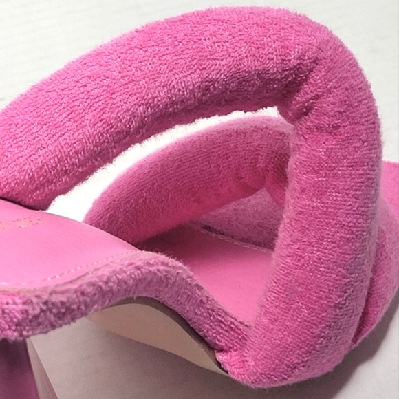 NWOT PRETTY LITTLE THINGS Hot pink Terry cloth Architectural Slides - Picture 6 of 10